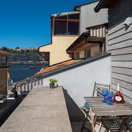 Stylish Luxurious House - River View Holiday home
